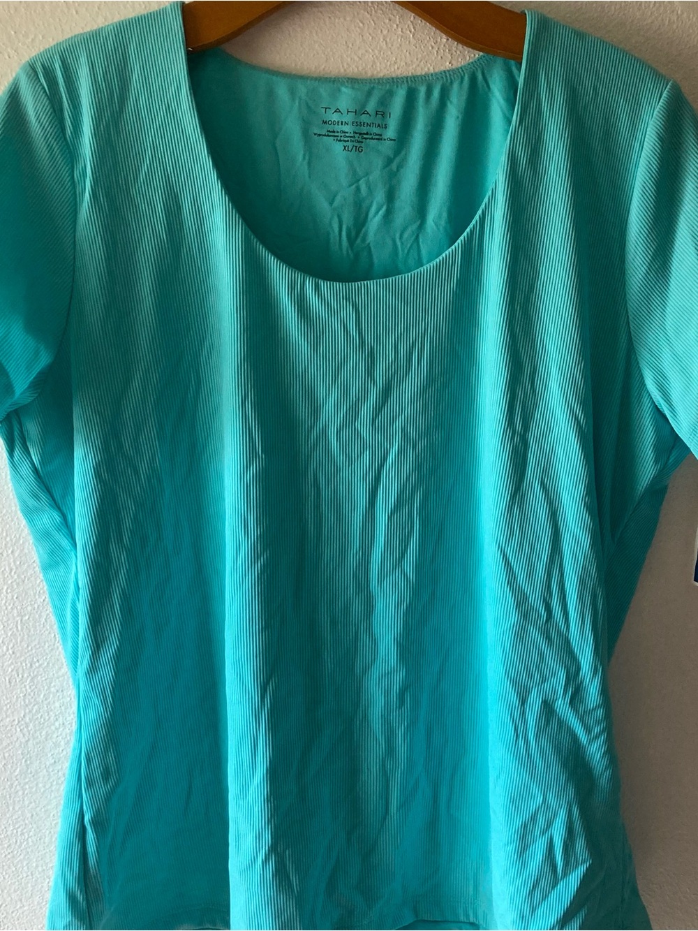 NWT Tahari Modern Essentials Women's Turquoise Scoop Neck Top